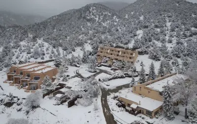 Cozy Mountain Retreat w/Chef's Kitchen Hotels in 