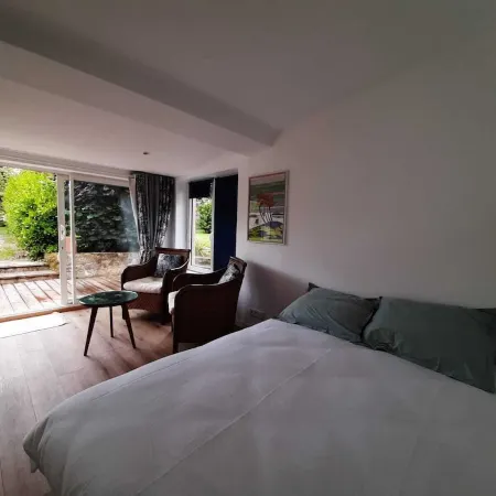 Très Joli Studio, Neuf, à 50 m de la mer Отели в г. Пемполь