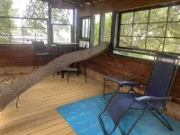 Treehouse Guesthouse: 3 Br Unique Home for 8 Adults Plus 400 sq ft Fun Treehouse