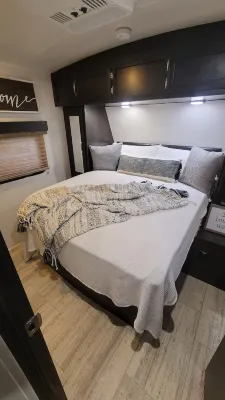 Updated ! Luxury Lake Travis RV Các khách sạn gần Family Business Beer Company