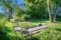 Great Location! Notre Dame few minute drive- Newer house- sleeps 12 Hotels near Walmart Supercenter