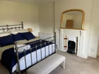 Bay View House, Luxury Coastal Retreat, Sea Views , Hot Tub and Private Parking Hotels in 