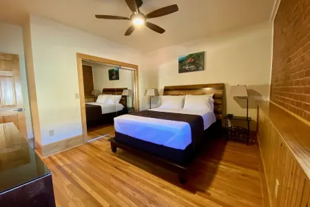 Main Street Retreats 101 Cozy, New Downtown Apt. 101