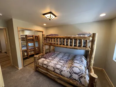 Fabulous Mountain Modern Cabin Close to Bear Resort & National Forest Sleeps 8