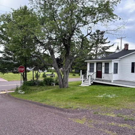 Relax at our Cozy Cottage in the heart of Eagle Harbor
