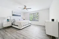 Spacious+cozy house, near the beach, heated pool.