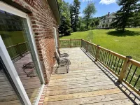 Bankers Loft w/ Washer, Dryer King Size Bed Beautiful Space for a Beautiful Stay Hotels in Floyd County