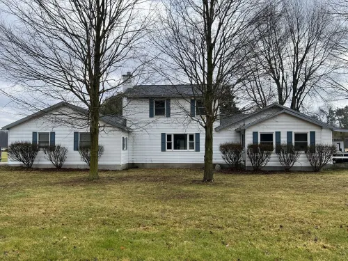 Charming farmhouse with 4 bedrooms, indoor pool, WiFi and AC in soothing Otsego