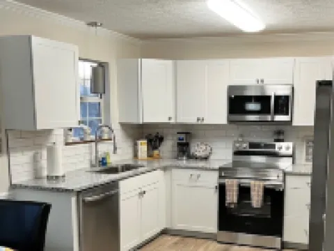 CENTRALLY LOCATED - 4 bedroom- Hancock House - Pet Friendly. 1 gig internet. Hoteles en Gallatin