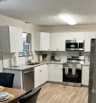 CENTRALLY LOCATED - 4 bedroom- Hancock House - Pet Friendly. 1 gig internet.