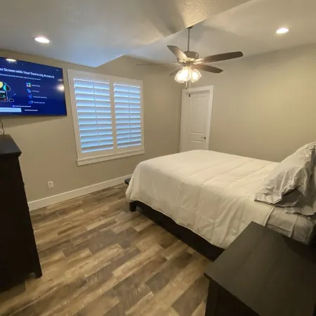 Luxury Home MIL in Center of Salt Lake Valley—Minutes from Canyons & Recreation Отели в г. Мюррей