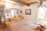 Relaxing Carnelian Bay Retreat - within walking distance to lake Hotels near Lost Sauna Co