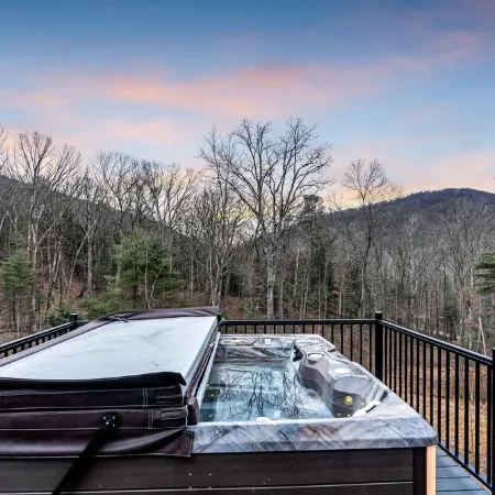 Dreamtime Hillside Cabin w/ hot tub, fire pit, expansive deck