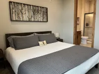 Bonus Bunk Room!  Private Hot Tub and Walkable to Restaurants and Brewery!