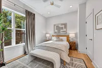 Lux Haus Bentonville, Momentary Views & Bike Trail Hotels in 