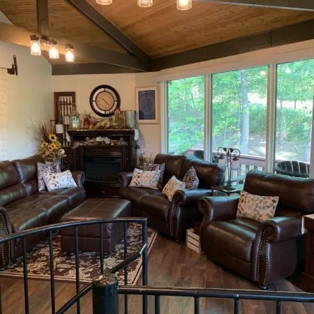 Round Cabin - 5 min to Bedford - Deck - Hike- Golf - Across Omni Bedford Springs