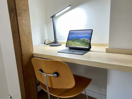 Renovated Retreat • Fireplace • Coffee Bar • Minutes to Skiing & Woodstock