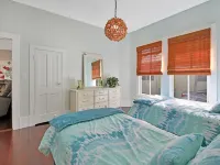 Private, charming home in downtown Stuart 鄰近Northshore Plaza的酒店