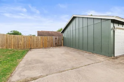 Bright, welcoming home minutes from Q2 + Domain Hoteles cerca de Microelectronics Research Center Department of Electrical and Computer Engineering