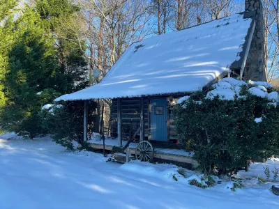Sunset Cottage at The Adams Family Farm Hotels near Greenway Trail