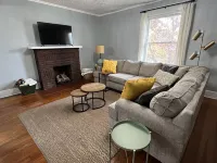 Charming 4 bedroom - 5 minute walk to downtownDog friendly)