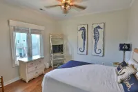 Fun, Sun, Fishing. 2 minute walk to the beach! Hotels near Public Beach Access(No Parking)