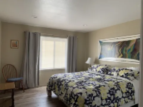 Taylor II House, ocean view, close to everything - 4-Star
