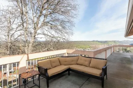 Explore natures retreat with amazing views of Lake Tulloch and close to Yosemite