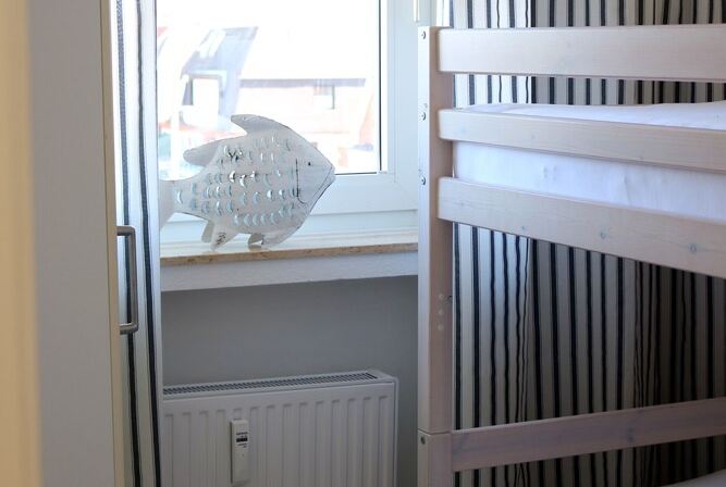 1A apartment, 2-4 people, very close to the beach, central, large garage, family friendly