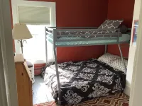 New England style home, front of house is yours! Hôtels à proximité de : Cuckold Lighthouse