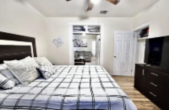 Cozy 2 bedroom apartment in terrific El Paso with WiFi, AC, entire unit