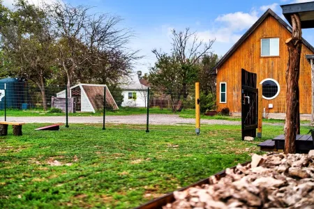 Tiny Cottage - Hill Country