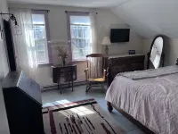 Charming, Updated 3 Bedroom Farmhouse Farm Stay.