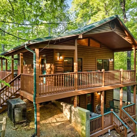 Smoky Mountain Log Cabin · Hot Tub · Fire Pit ·2 Kings · Game Room