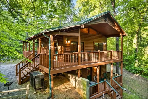 Smoky Mountain Log Cabin · Hot Tub · Fire Pit ·2 Kings · Game Room