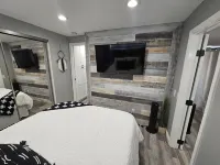 Cozy 2 bedroom Park Model Home in Popular Lake Havasu City near London Bridge