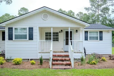 Cozy Cottage close to everything; Newly renovated with state of art appliances.