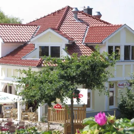 Family-friendly comfort apartment, 100 m to the Baltic Sea beach, with lagoon view