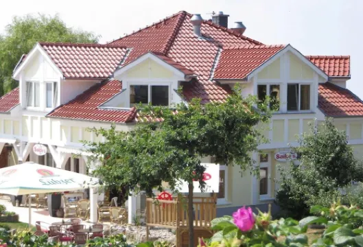 Family-friendly comfort apartment, 100 m to the Baltic Sea beach, with lagoon view