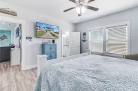 Escape to Isla Blanca - The Ultimate Coastal Retreat in Rockport at Bahia Bay. Отели рядом с достопримечательностью «Техас Маритайм Музеум»