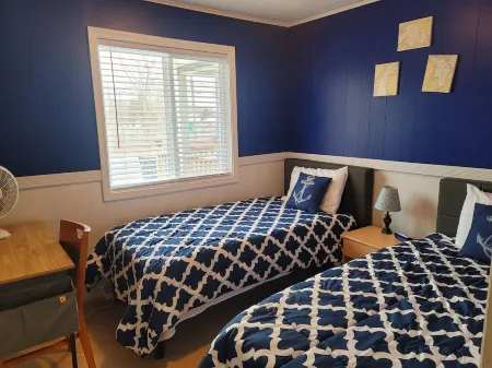 Your vacation starts here! Fully Furnished 3 bedroom home! Close to Ferry's!