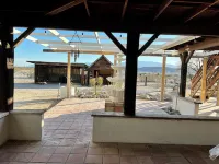 Private Ranch Getaway Perfect for Stargazing, Relaxing by Pool, Going in Spa. 데세르 퀸 마인 트레일헤드 주변 호텔