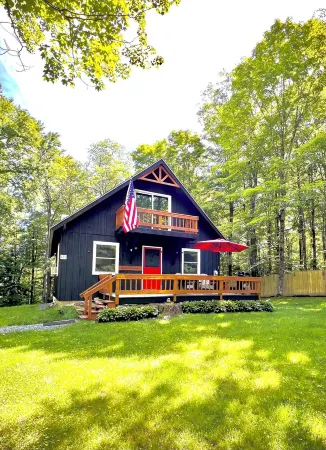 Comfy chalet near town, lake, skiing and hiking