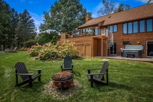 Relaxing Catskill Escape, Mountain Views • Hot Tub •  Fire Pit • Heated Pool