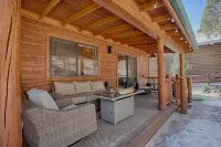 The Cabbage in Bison Ridge is minutes away from dining, hiking, and snow skiing.