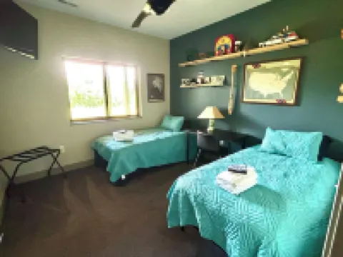 7-Bedroom: Hoops, Pickleball, Movies, Books & Games!