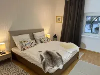 Casa Estrella -5 min zum Duisburg Hbf, -nähe Uni Duisburg/essen -erdgeschoss