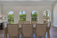 Spacious Private Resort walk to Downtown Palm Springs
