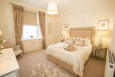 Superior ground floor pied à terre with short walk to golf courses Hotels in 