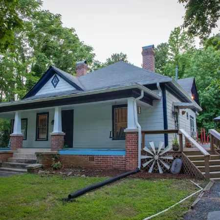 The Cozy Bungalow - Official Historic Home Near UNC!